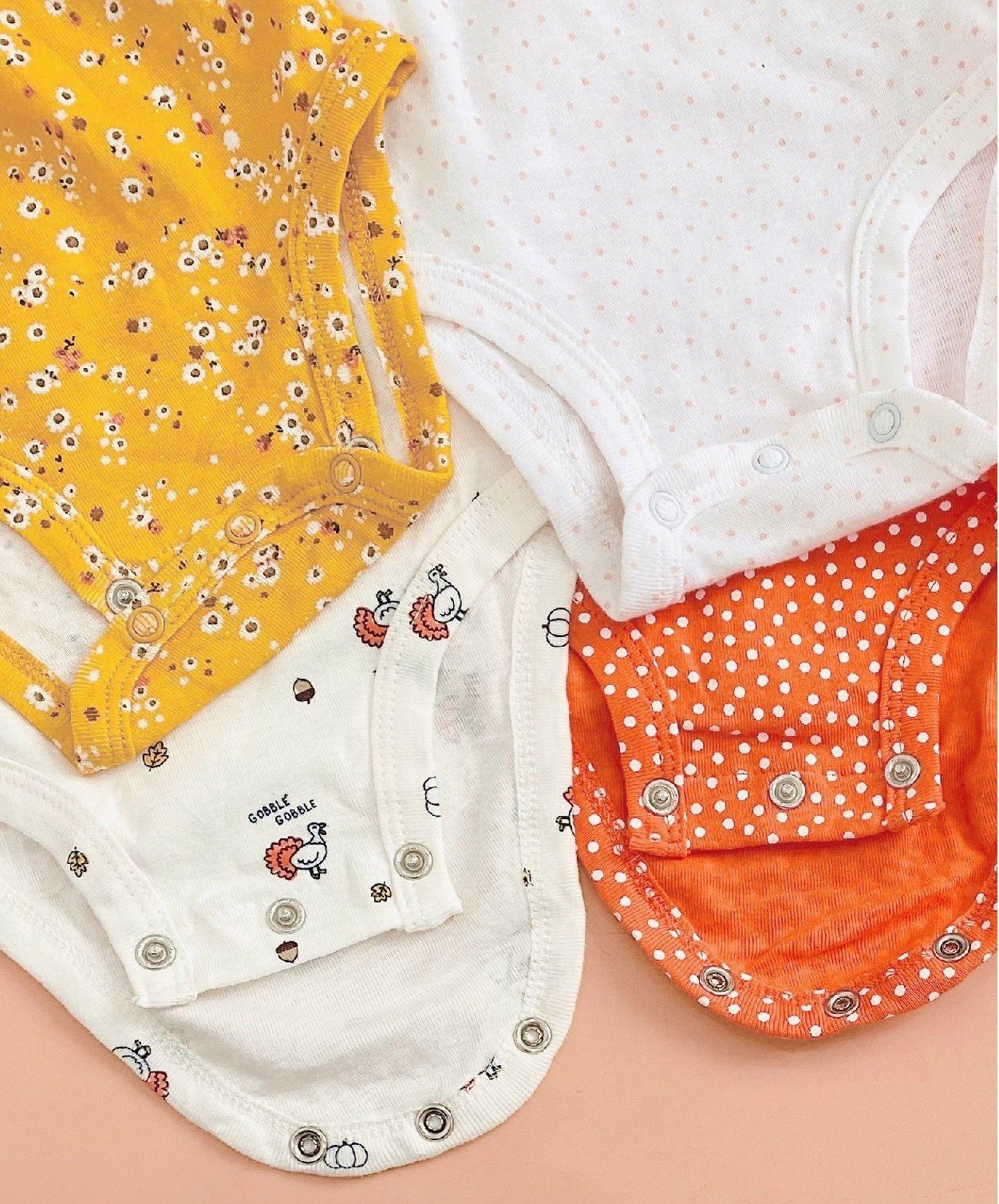 Set body tay dài/ áo thun tay dài  + váy yếm  bé gái Carter (hiệu Baby Club  của C&A rất ít không đáng kể) , size 3M - 24M.  Cambodia xuất xịn.14