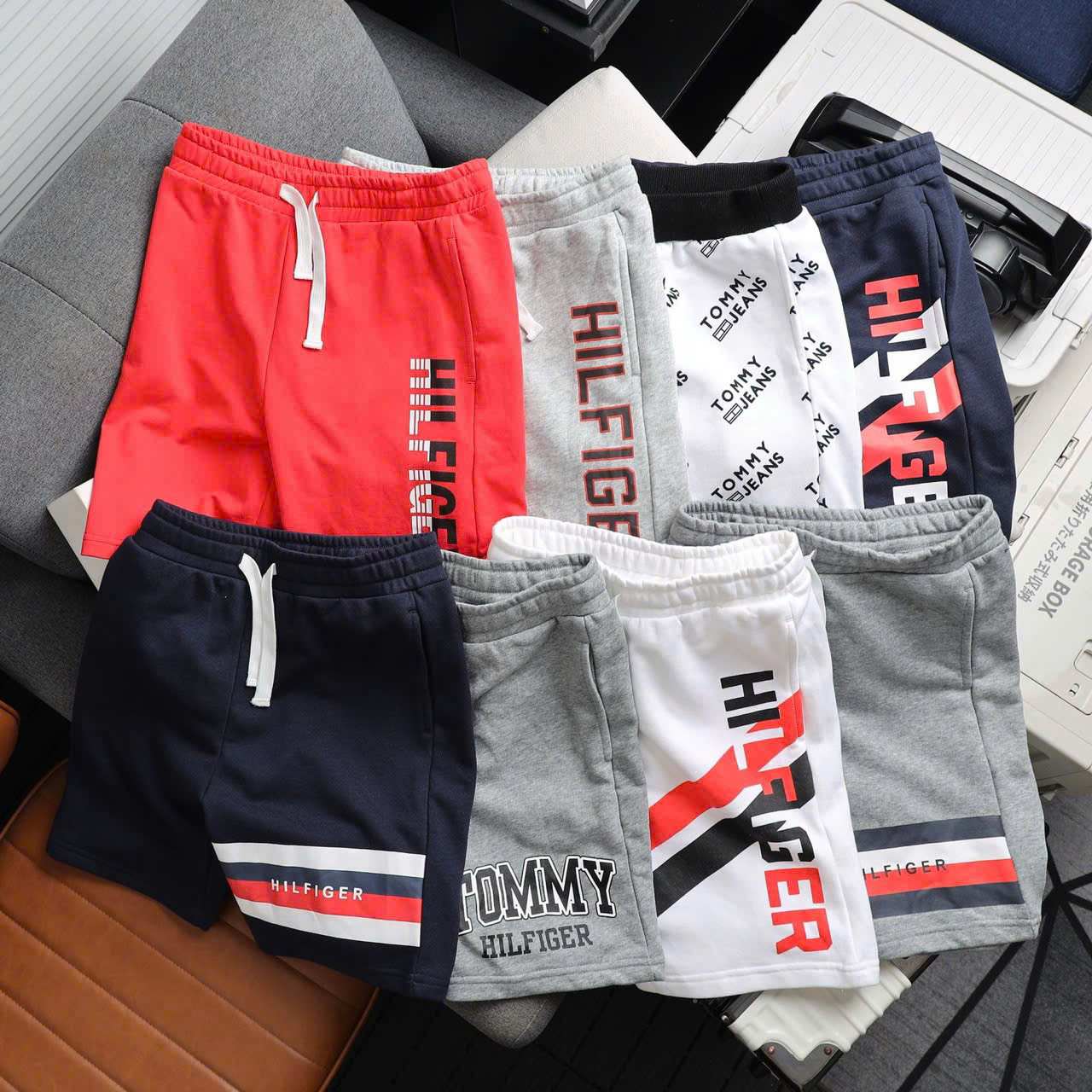 Quần short da cá bé trai Tommy, size 7/8-18/20y. Size lớn bố con mặc cặp rất đẹp0