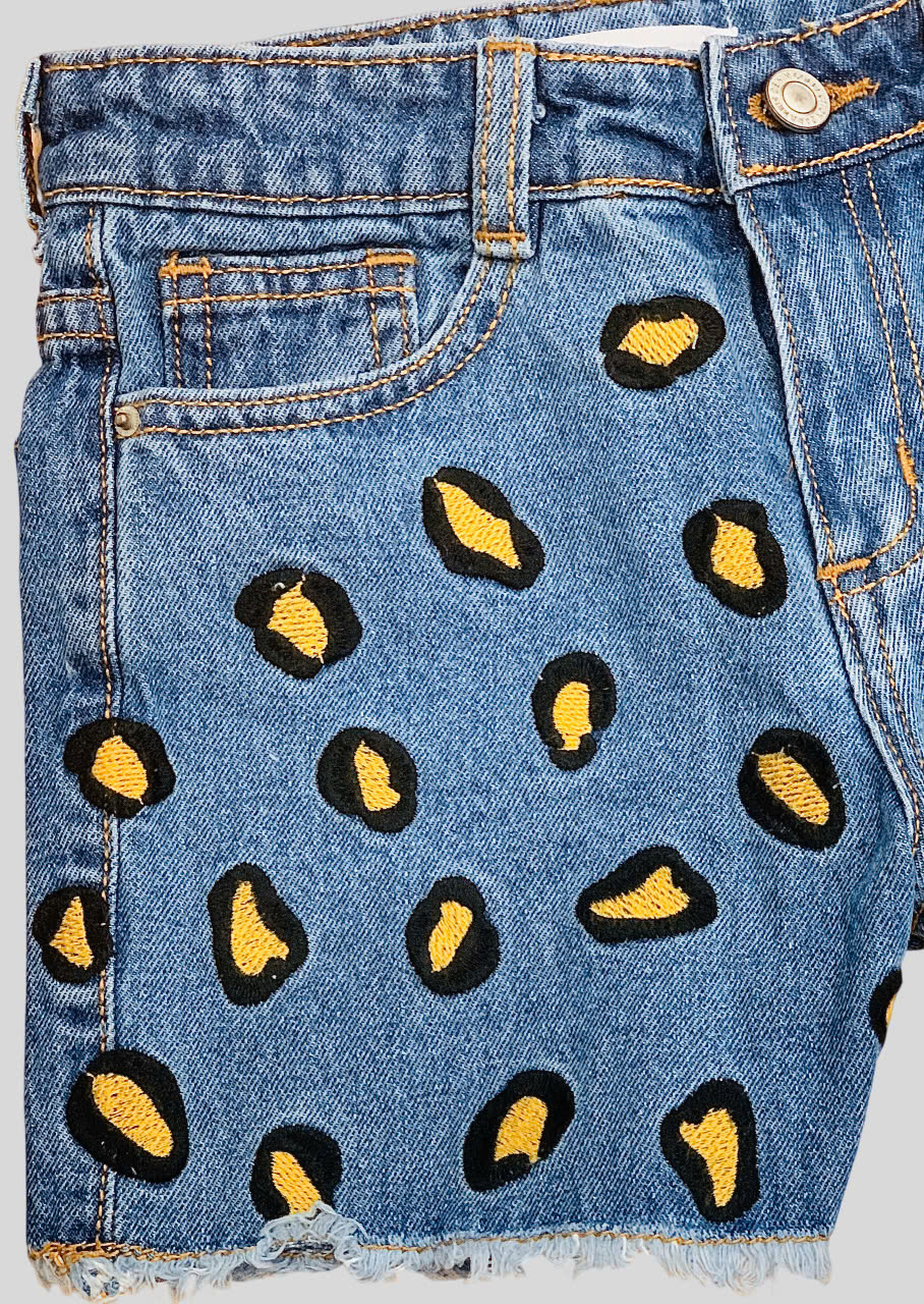 Quần jean thêu đắp nổi hoa + họa tiết beo size đại bé gái Zara , size 6T - 10T. Cambodia xuất xịn8