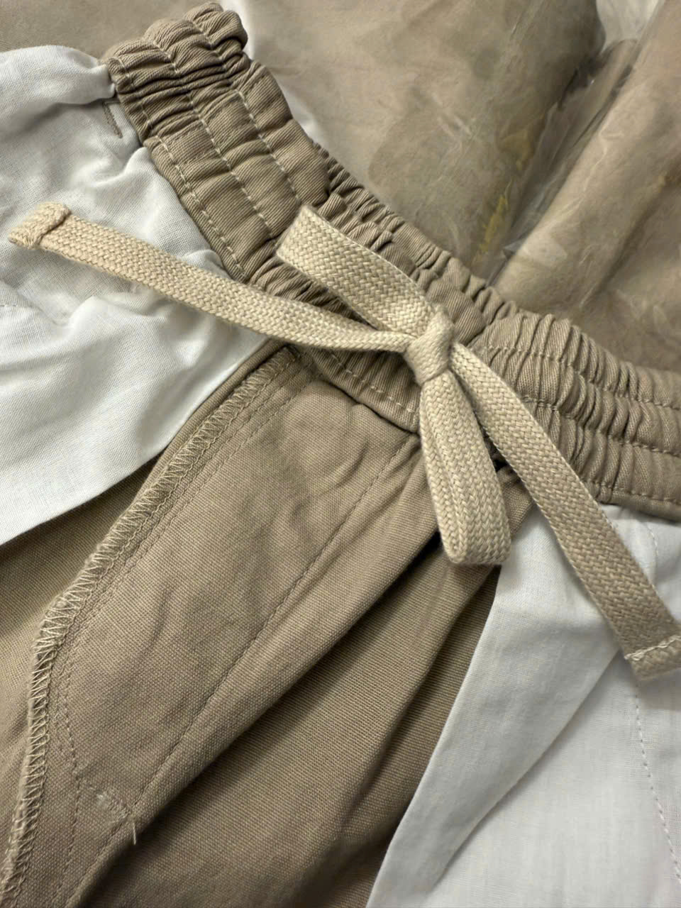 Quần jogger kaki bé trai size đại XS - XXL (18-56 kg). Chất vải kaki thun 95% cotton và 5% co giãn giúp bé thoải mái cả ngày.4