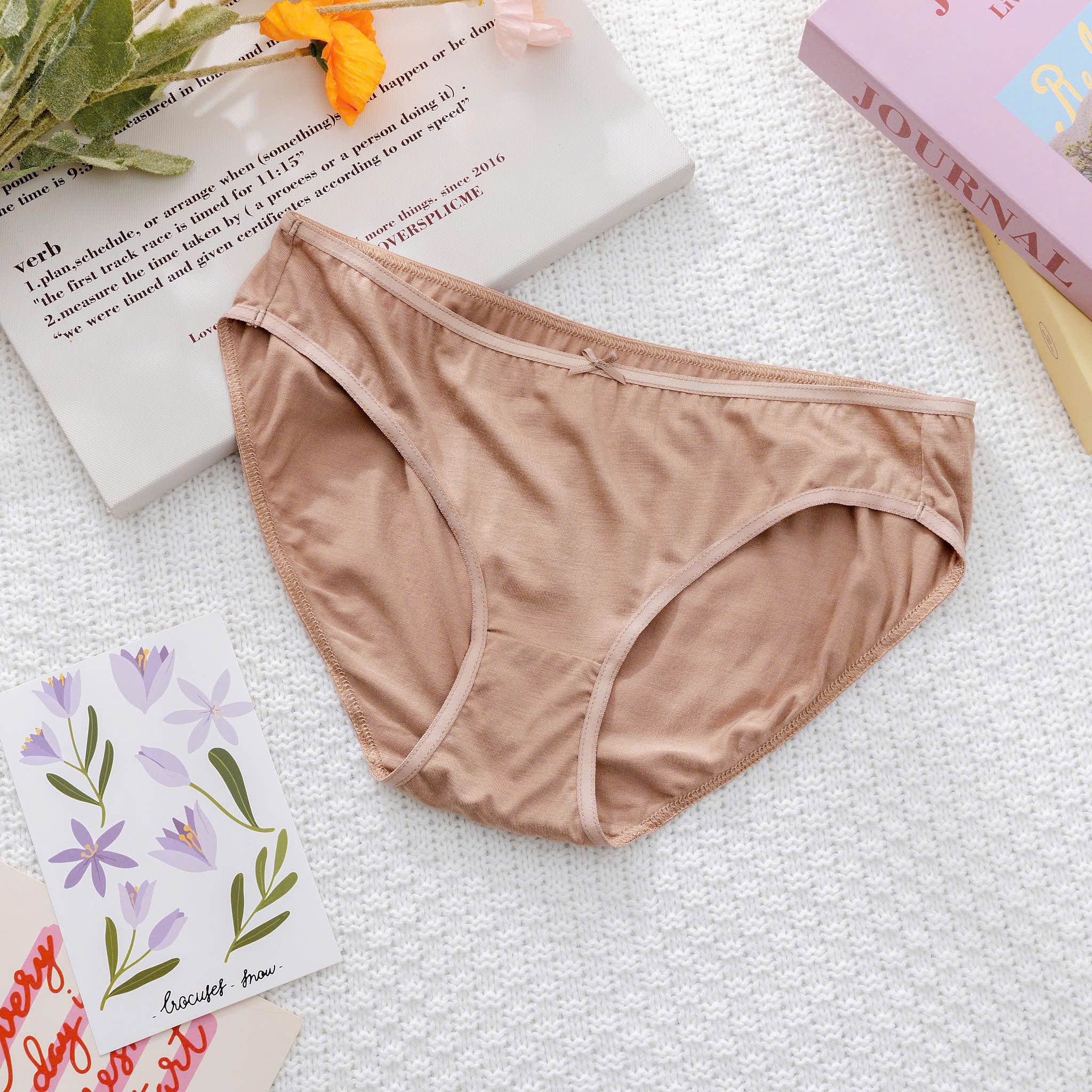 Set 3 quần lót cho nữ lưng vừa hiệu Papa Mama dòng size M-L-XL-XXL cho mẹ và các bé gái tuổi teen.1
