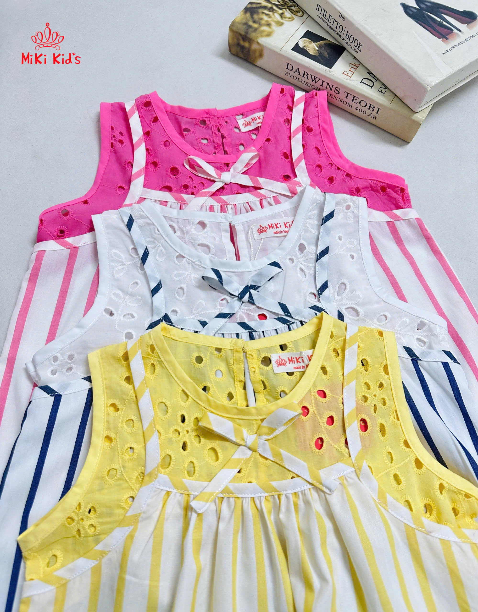 Set váy bí sọc phối áo xô thêu xinh yêu vô cùng - xịn sò nhất luôn0